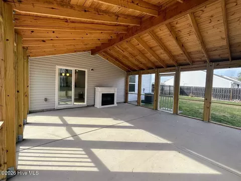 Exterior - 424 Poppleton Dr, Hampstead, NC 28443 photo 3 of 11