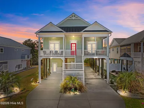 111 SE 44th St, Oak Island, NC 28465
