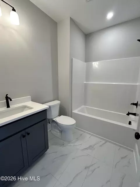 Bath - 3120 Gresham Pl, Leland, NC 28451 photo 3 of 3