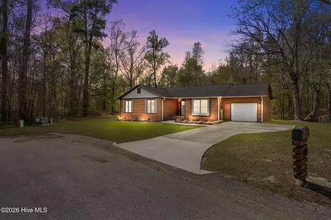 110 Roland Ct, Burgaw, NC 28425