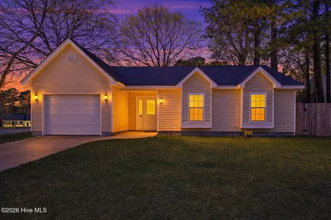101 Cottonwood Ct, Jacksonville, NC 28546