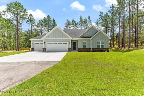 2433 Murdocksville Rd, West End, NC 27376
