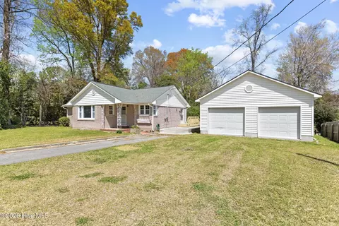 106 Elizabeth St, Richlands, NC 28574