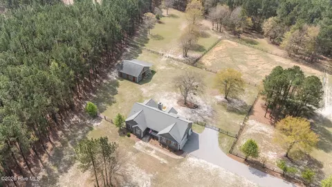 930 Pasture Cir, Aberdeen, NC 28315