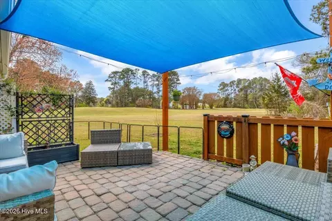 Exterior - 104 Greenview Ct, Hampstead, NC 28443 photo 11 of 15