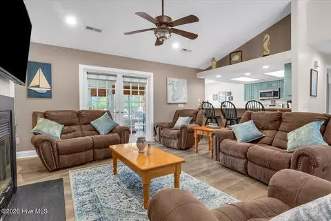 Living - 104 Greenview Ct, Hampstead, NC 28443 photo 1 of 4