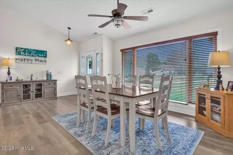 Dining - 104 Greenview Ct, Hampstead, NC 28443 photo 2 of 8