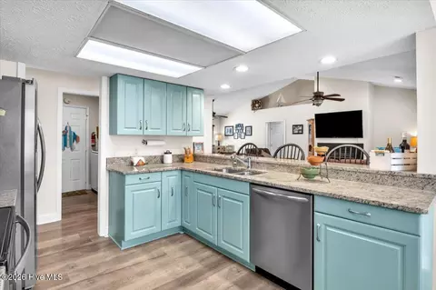 Kitchen - 104 Greenview Ct, Hampstead, NC 28443 photo 5 of 5