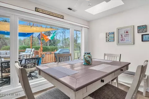 Dining - 104 Greenview Ct, Hampstead, NC 28443 photo 5 of 8