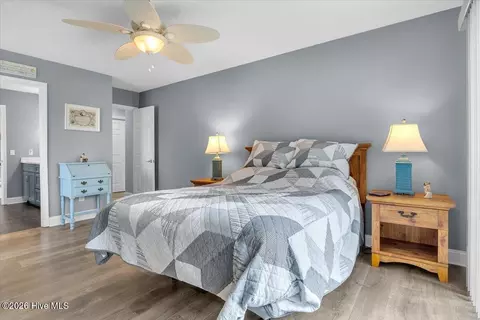 Bedroom - 104 Greenview Ct, Hampstead, NC 28443 photo 2 of 6