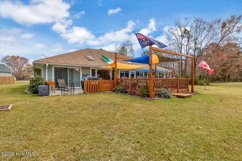 Exterior - 104 Greenview Ct, Hampstead, NC 28443 photo 14 of 15
