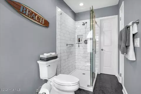 Bath - 104 Greenview Ct, Hampstead, NC 28443 photo 3 of 4