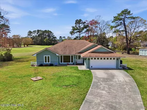 104 Greenview Ct, Hampstead, NC 28443