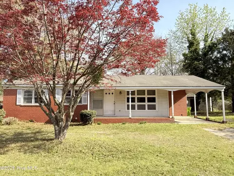 910 Highland Ave, Trent Woods, NC 28562