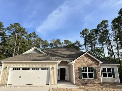 1831 Caracara Dr, New Bern, NC 28560
