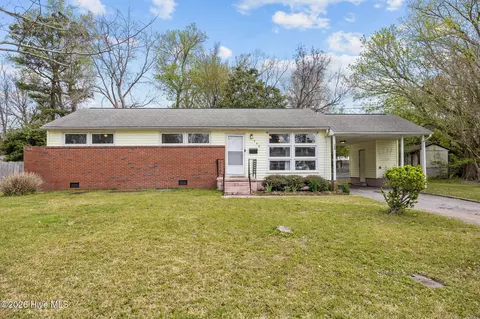 706 Vernon Dr, Jacksonville, NC 28540