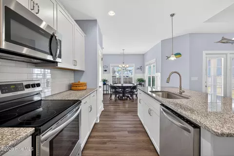 Kitchen - 473 Arden Dr, Hampstead, NC 28443 photo 4 of 4
