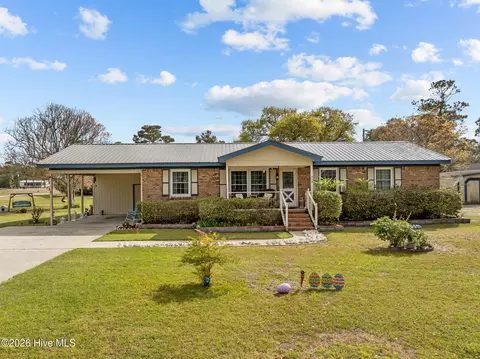 458 Bayview Dr, Harkers Island, NC 28531