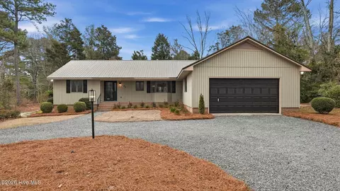 102 Scuppernong Ct, West End, NC 27376