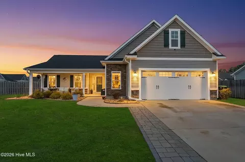 2083 Southern Pine Dr, Leland, NC 28451