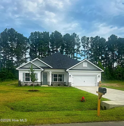 322 Eastwood Dr, Wallace, NC 28466