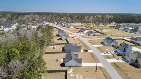 View/Area - 704 W Warner Ct, Hubert, NC 28539 photo 6 of 10