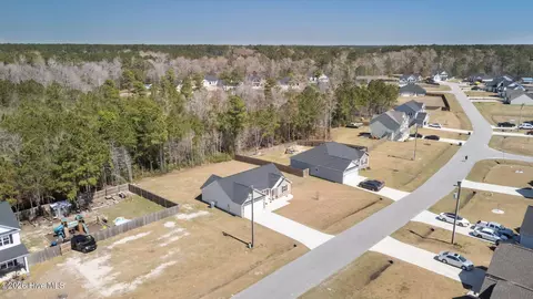 View/Area - 704 W Warner Ct, Hubert, NC 28539 photo 5 of 10