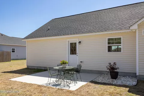Exterior - 704 W Warner Ct, Hubert, NC 28539 photo 5 of 5