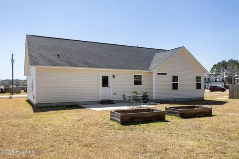 Exterior - 704 W Warner Ct, Hubert, NC 28539 photo 4 of 5