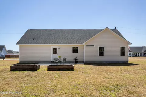 Exterior - 704 W Warner Ct, Hubert, NC 28539 photo 2 of 5