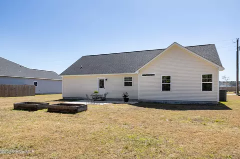 Exterior - 704 W Warner Ct, Hubert, NC 28539 photo 3 of 5