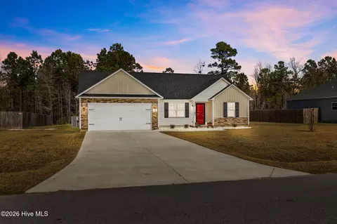 704 W Warner Ct, Hubert, NC 28539