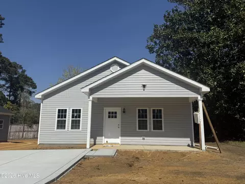 214 Pearl St, Clinton, NC 28328