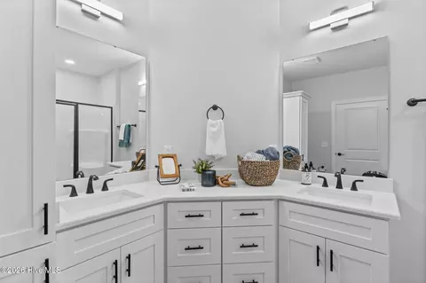 Bath - 400 Lighthouse Ln #B2, Cedar Point, NC 28584 photo 1 of 5