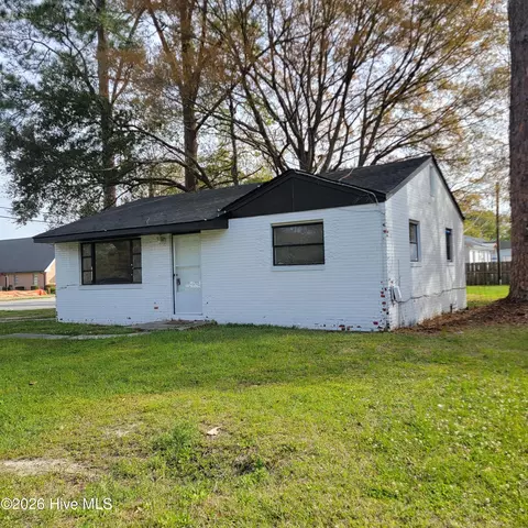 200 S Smith St, Burgaw, NC 28425