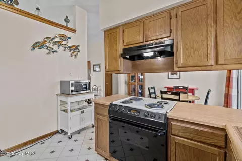 Kitchen - 434 Oregon Trl, Hubert, NC 28539 photo 4 of 5