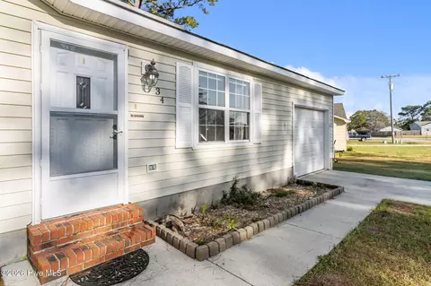 Exterior - 434 Oregon Trl, Hubert, NC 28539 photo 3 of 10