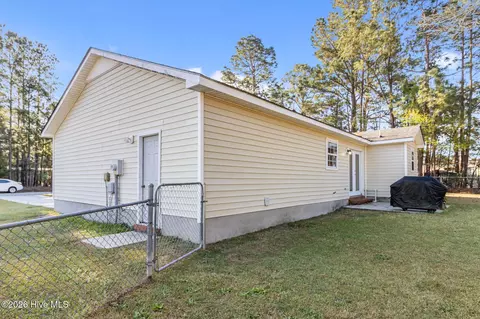 Exterior - 434 Oregon Trl, Hubert, NC 28539 photo 5 of 10