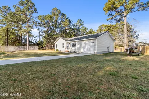 Exterior - 434 Oregon Trl, Hubert, NC 28539 photo 4 of 10