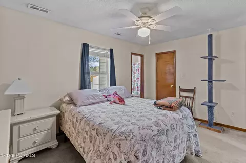 Bedroom - 434 Oregon Trl, Hubert, NC 28539 photo 5 of 9