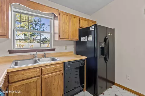 Kitchen - 434 Oregon Trl, Hubert, NC 28539 photo 3 of 5