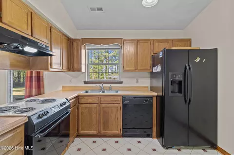 Kitchen - 434 Oregon Trl, Hubert, NC 28539 photo 5 of 5