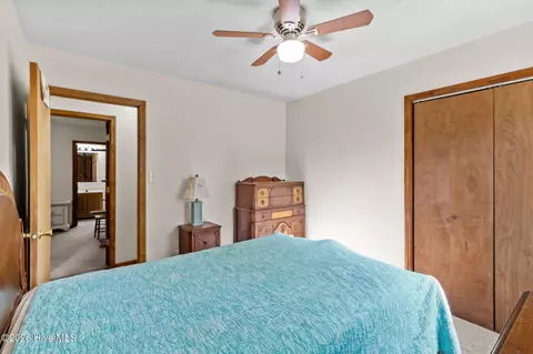 Bedroom - 434 Oregon Trl, Hubert, NC 28539 photo 3 of 9