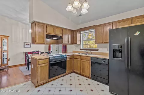 Kitchen - 434 Oregon Trl, Hubert, NC 28539 photo 1 of 5