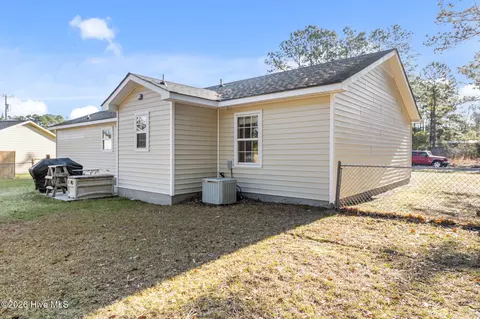 Exterior - 434 Oregon Trl, Hubert, NC 28539 photo 6 of 10