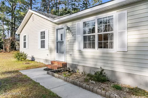 Exterior - 434 Oregon Trl, Hubert, NC 28539 photo 2 of 10