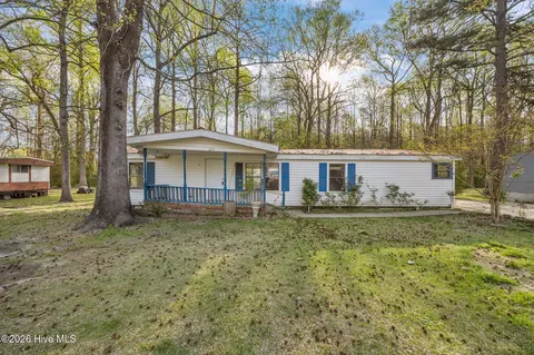 2211 Beechnut Dr, Kinston, NC 28504