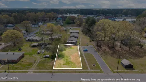 207 NE Railroad St, Robersonville, NC 27871