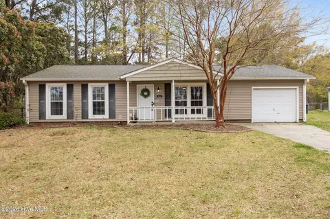 625 Shadowridge Rd, Jacksonville, NC 28546