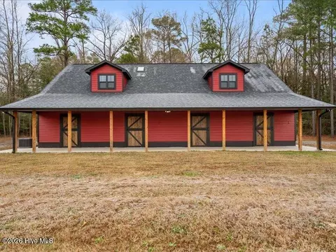 1050 Lakebay Rd, Vass, NC 28394